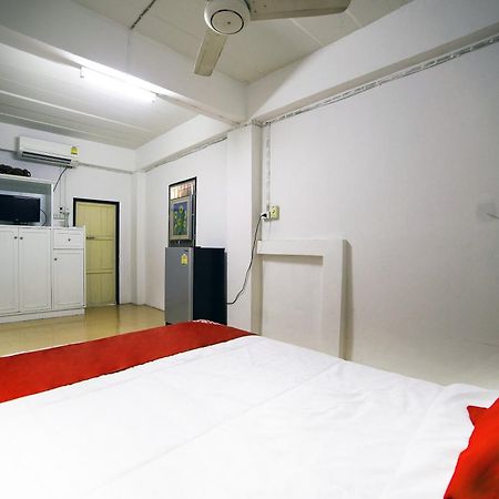 Oyo 560 Chang Hostel Suvarnabhumi 曼谷 外观 照片