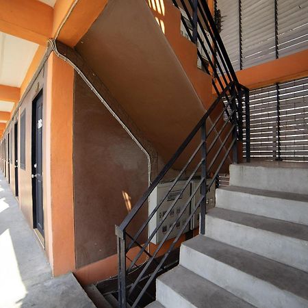 Oyo 560 Chang Hostel Suvarnabhumi 曼谷 外观 照片