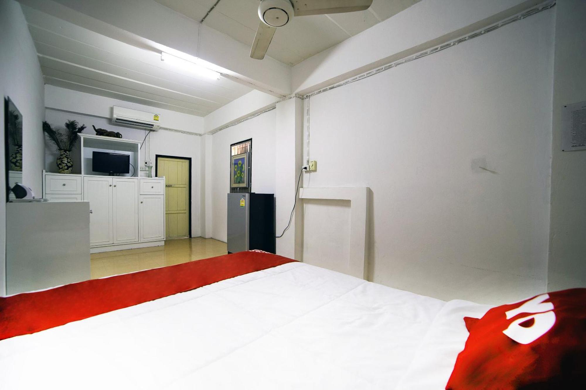 Oyo 560 Chang Hostel Suvarnabhumi 曼谷 外观 照片