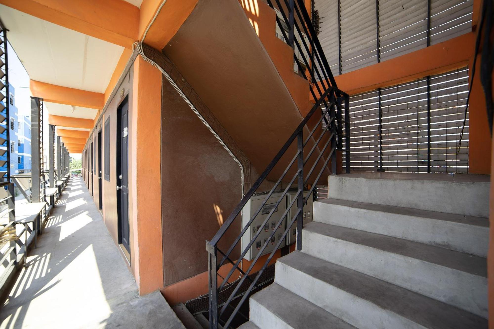 Oyo 560 Chang Hostel Suvarnabhumi 曼谷 外观 照片
