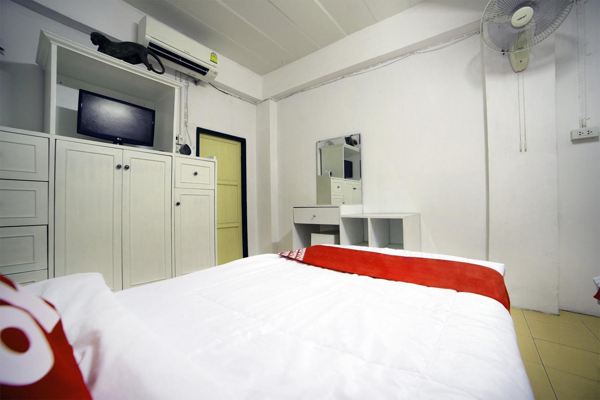 Oyo 560 Chang Hostel Suvarnabhumi 曼谷 外观 照片